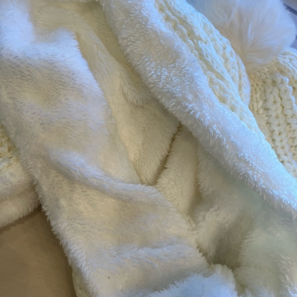 WINTER WHITE Infinity Scarf Hat Set NWT - Picture 4 of 9
